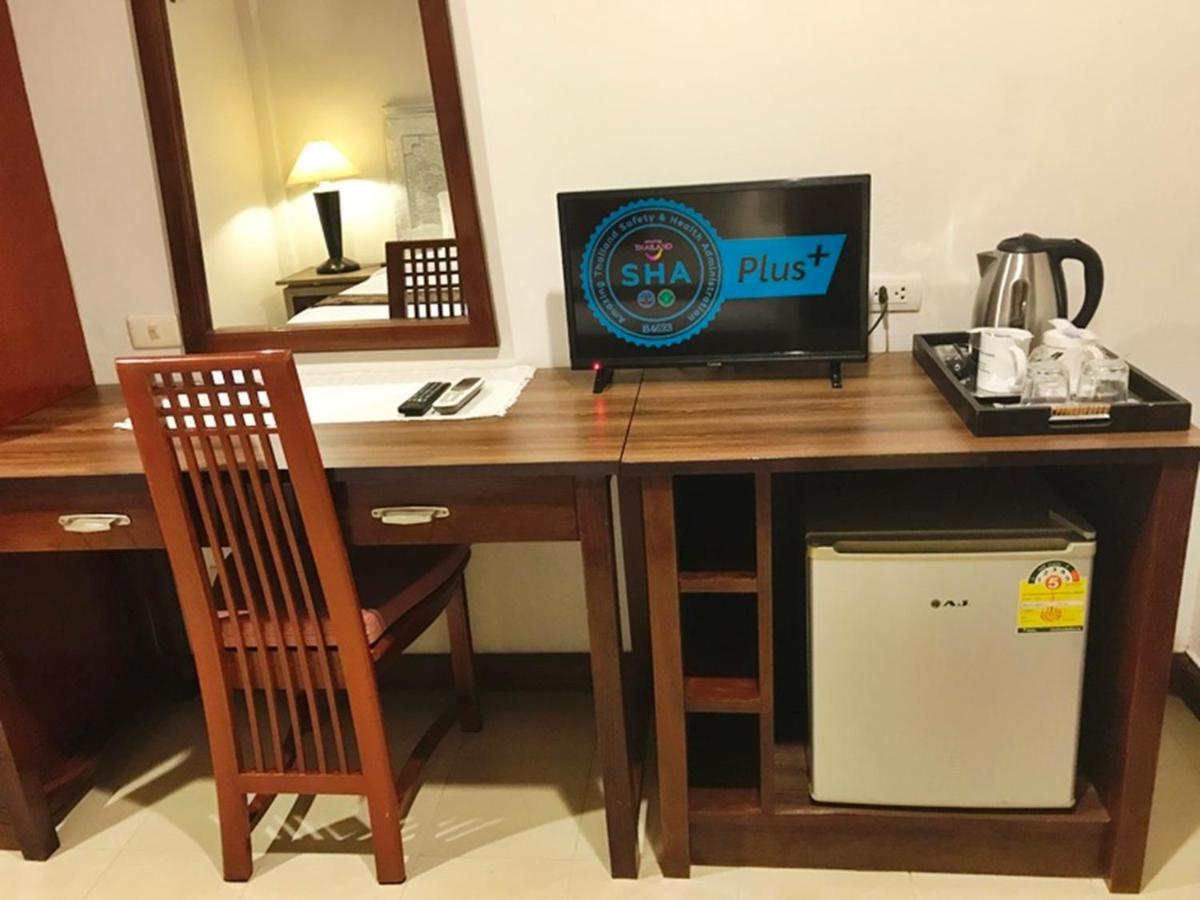 Hotel Le Tanjong House Patong Esterno foto