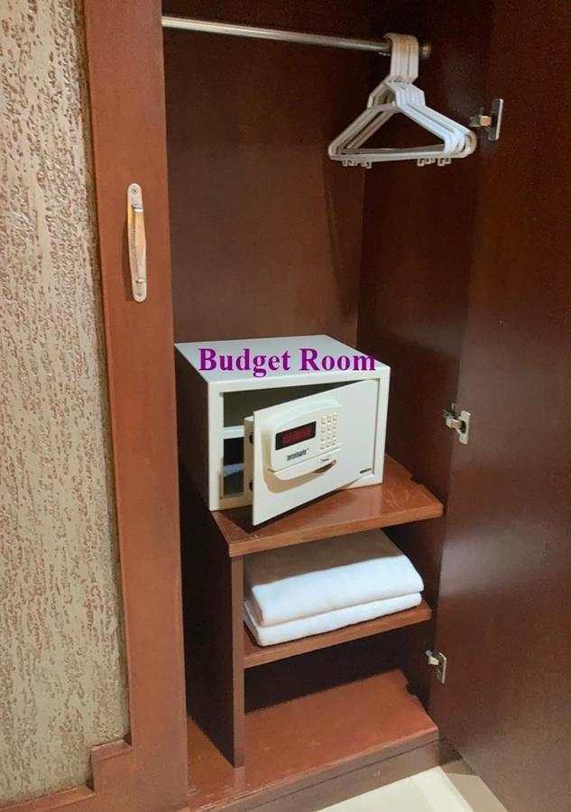 Hotel Le Tanjong House Patong Esterno foto
