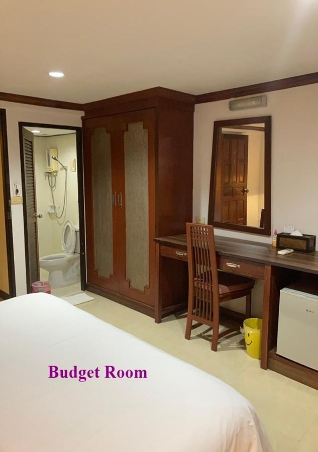 Hotel Le Tanjong House Patong Esterno foto